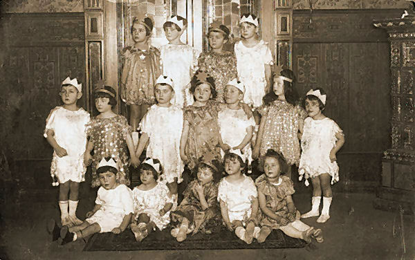 Children in Purim costumes, Danzig